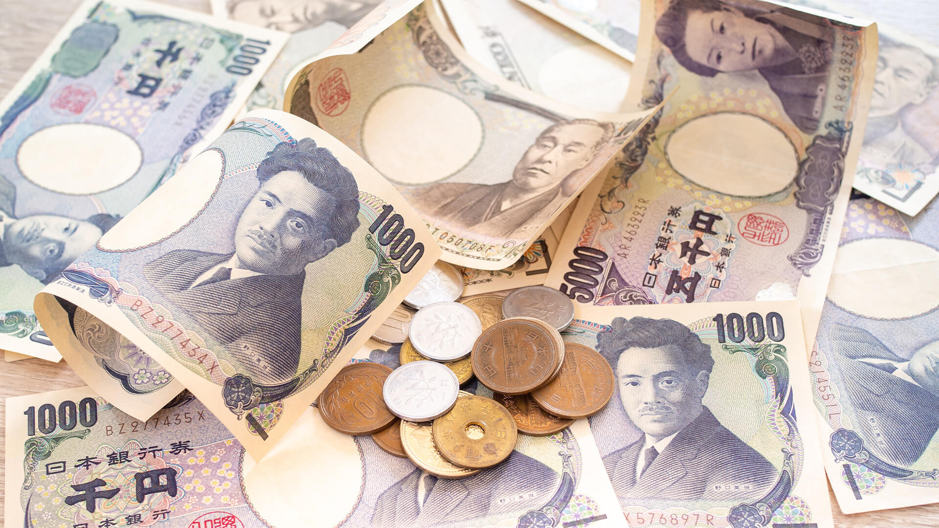 Japanese Yen in paper and coin money
