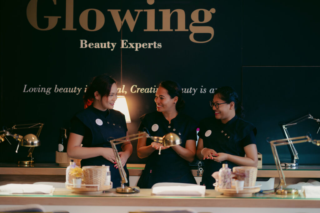 Winner small image - Glowing Beauty Experts